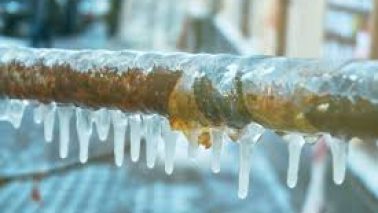 Local Plumber Ricky Hudson shares frozen pipes tips!